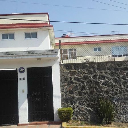 Casa Privada Para Descanso, Se Renta Para 8 Personas Completa Y Tambien Por Habitacion Con Bano Privado Para 2 O 4 Personas Compartiendo Areas Comunes Cuernavaca Exterior foto